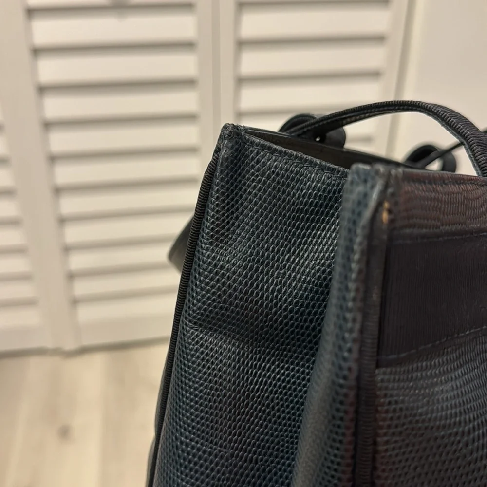 Salvatore Ferragamo Pre owned Vala Vintage Leather Tote Bag in good condition. - Picture 8 of 8